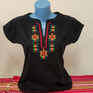 Черна  дамска тениска с бродерия
