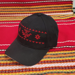 Шапка с бродерия Канатица