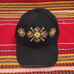 Шапка с бродерия 