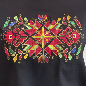 Дамска черна блуза с бродерия - Лазарки