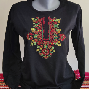 Дамска черна блуза с бродерия 