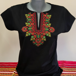 Черна  дамска тениска с бродерия