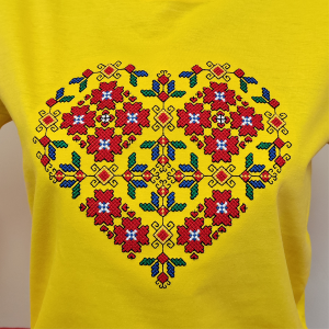 Дамска жълта тениска с бродерия -  Сърце