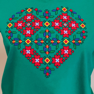 Дамска зелена тениска с бродерия -  Сърце