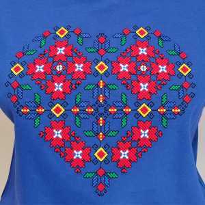 Дамска синя тениска с бродерия -  Сърце