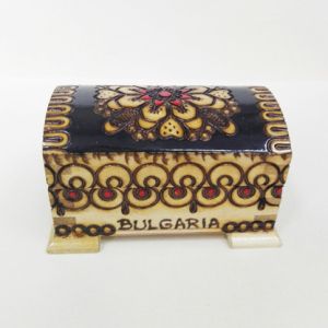 Средна дървена кутийка за бижута