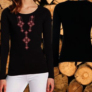 Дамска черна блуза с дълъг ръкав , мотиви на шевици.