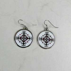 Обеци  с мотиви на шевици